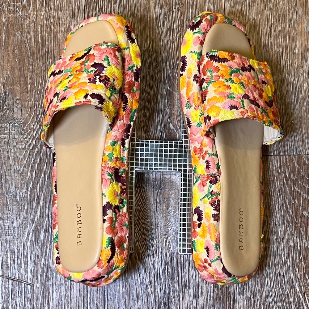 Bamboo Floral Embroidered Slide Sandals Size 7.5 — Summer Ready! NWOT - Picture 5 of 7